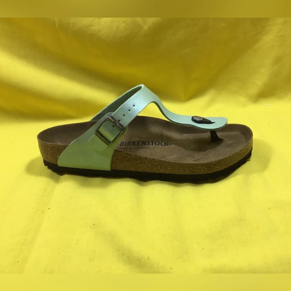 Birkenstock Women’s Silver Thong Sandals SZ 39  NWT